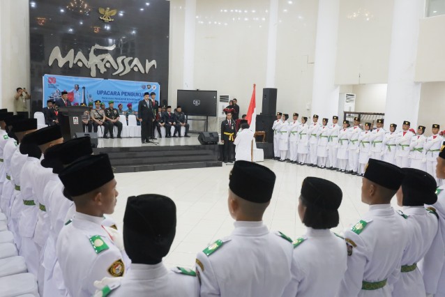 Wali Kota Munafri Kukuhkan Paskibraka 2025, Tekankan Semangat dan Mental Tangguh