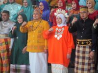 Nuansa Budaya di Upacara Perununan Bendera, Wali Kota–Wawali Makassar Kenakan Busana Adat