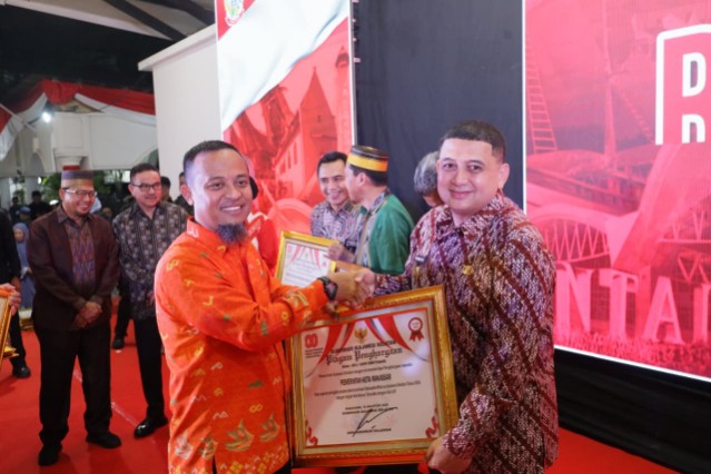 Hadiah Hari Kemerdekaan, Pemkot Makassar Sabet Penghargaan Pemprov Sulsel