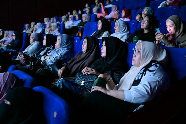 Wakil Wali Kota Makassar Aliyah Mustika Ilham Nonton Bareng Film Penantian Buah Hati Bersama Ketua TP PKK Makassar