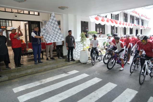 Wali Kota Makassar Lepas Ratusan Peserta Touring Sepeda Merdeka De Barru 2025