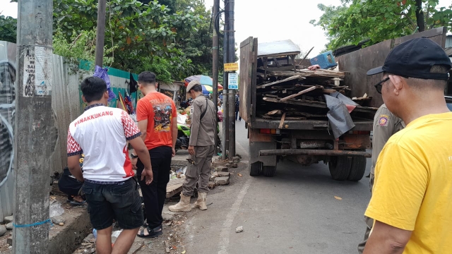 Pemkot Tertibkan Pasar Leimena, Pedagang Dapat Lokasi Baru