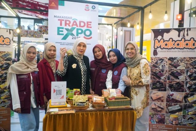 Semangati Pelaku UMKM, Aliyah Mustika Ilham Tinjau Tenant di Makassar Trade Expo