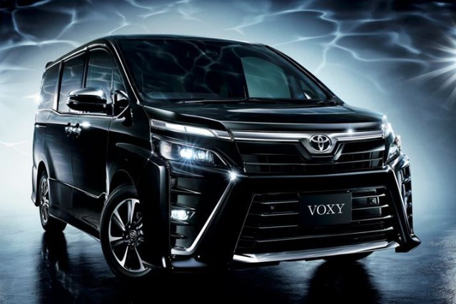 Dirly Idol Ceritakan Pengalaman Lima Tahun Bersama Toyota Voxy