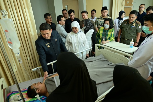 Wali Kota dan Wawali Makassar Jenguk Korban Insiden DPRD, Pastikan Pengobatan Ditanggung BPJS