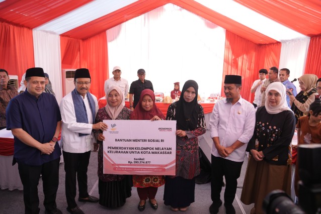 Munafri–Aliyah Dampingi Mensos Serahkan 20 Rumah Knockdown dan Bantuan Pemberdayaan Nelayan Untia