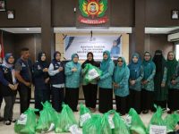 Peringati Hari Ibu, TP PKK Kota Makassar Salurkan Paket Bantuan Pangan