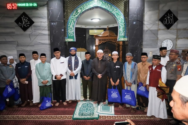 Subuh Bersama Warga di Masjid Darun Naim, Munafri Serukan Ramadan Bersih, Tertib, dan Khusyuk