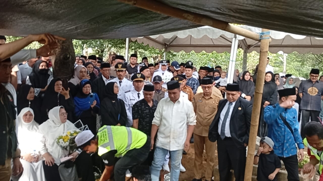 Pemkot Makassar Berduka, Almarhum Andi Muh Yasir Dilepas dengan Penuh Penghormatan ke Peristirahatan Terakhir.