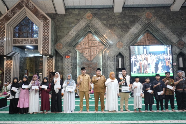 Ramadan Penuh Berkah, Wali Kota Munafri Berbagi Kebahagiaan Bersama Ribuan Anak Yatim.