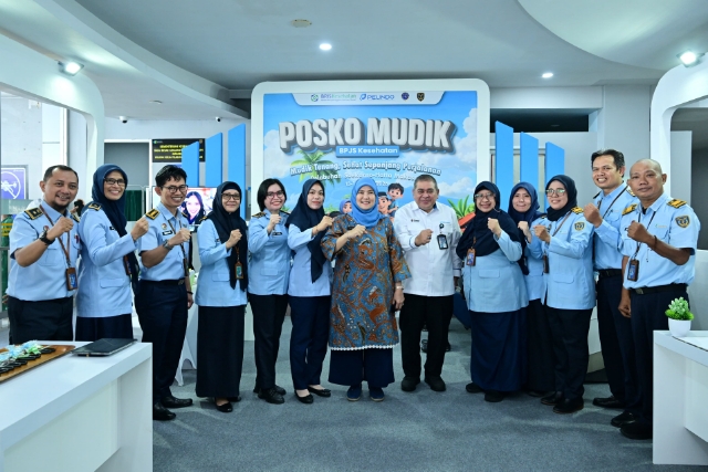 Aliyah Mustika Ilham Dorong Mudik Aman Lewat Posko Kesehatan BPJS di Pelabuhan Makassar.