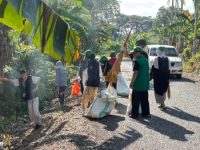 Mahasiswa KKN 78 UIN Alauddin Makassar Bersama Warga Gelar “Jum’at Bersih” di Desa Palippu