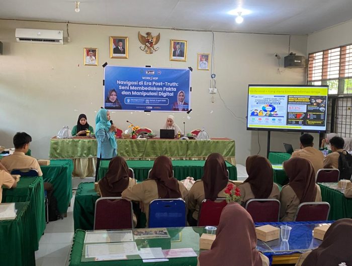 Lawan Manipulasi Digital, Mahasiswa Ilmu Komunikasi 23 UINAM Gelar Workshop Literasi Media di SMAN 8 Gowa