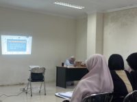 Ketidakadaan papan tulis di gedung a ftk UIN Alauddin Makassar dinilai hambat pembelajaran.